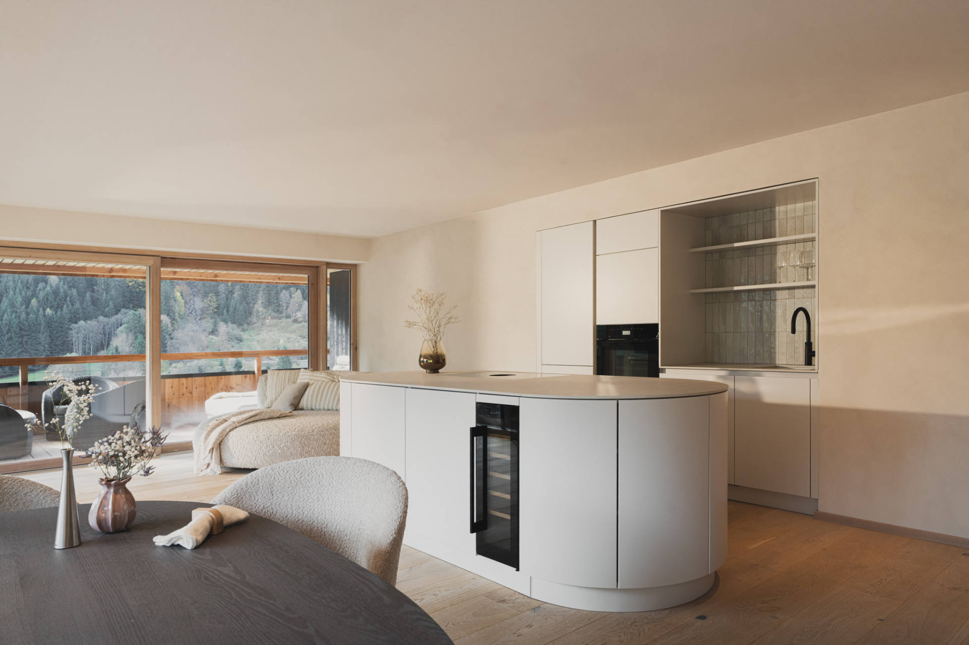 Trixl Einrichtungen Kochinsel in weiss rund